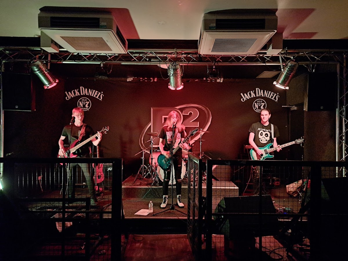 B2 @ The Brickmakers — photo 1