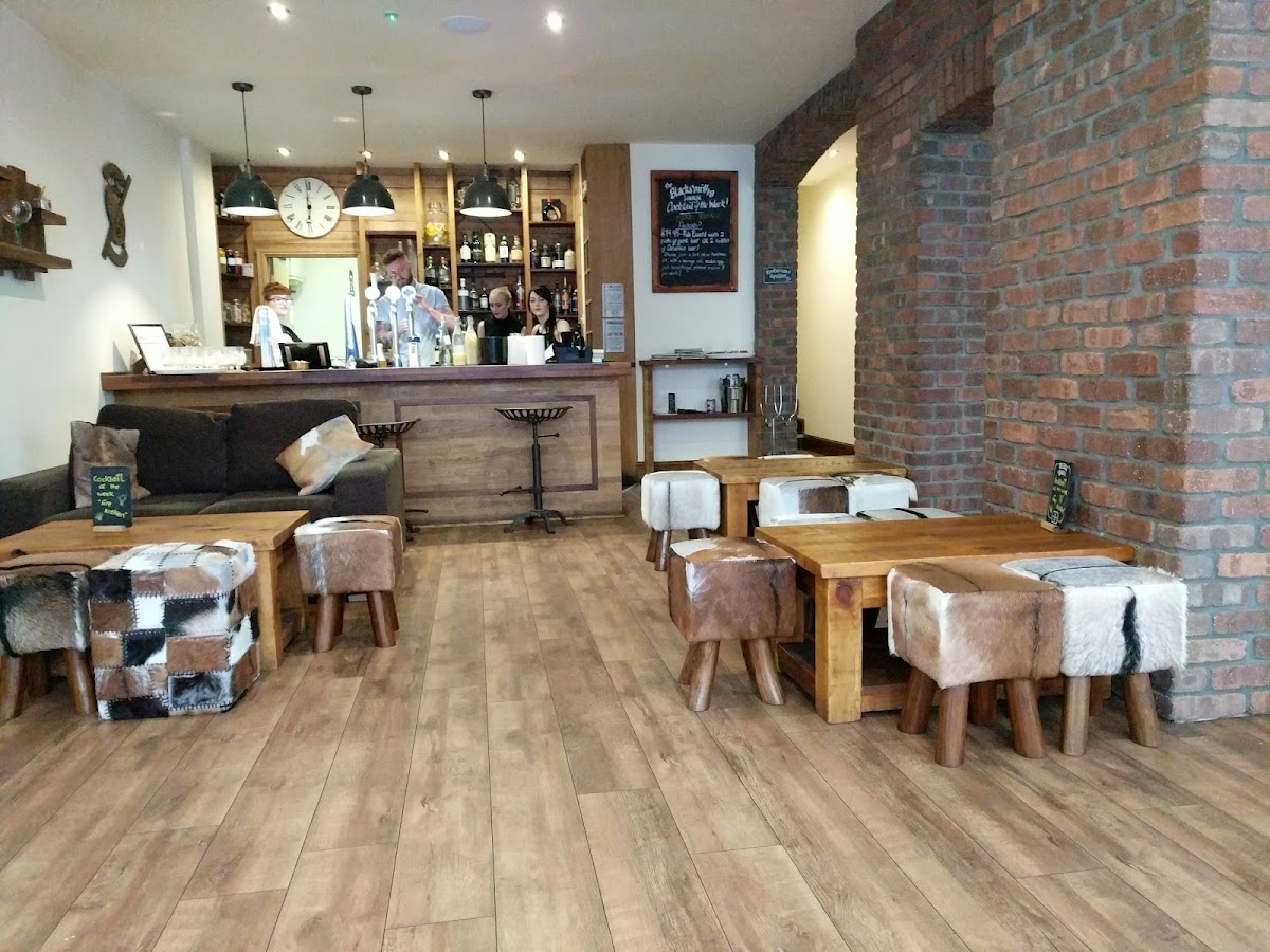 Blacksmiths Lounge — photo 3