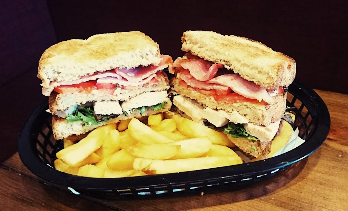 Clutha & Victoria Bar — photo 2