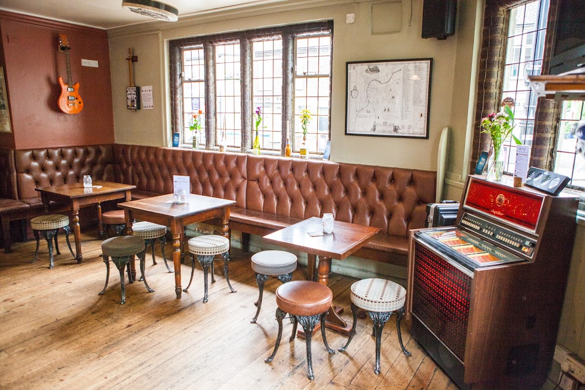 Earls of Beaconsfield — photo 4