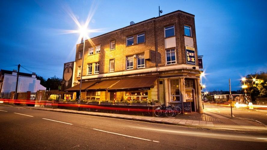 Hen & Chicken — photo 1