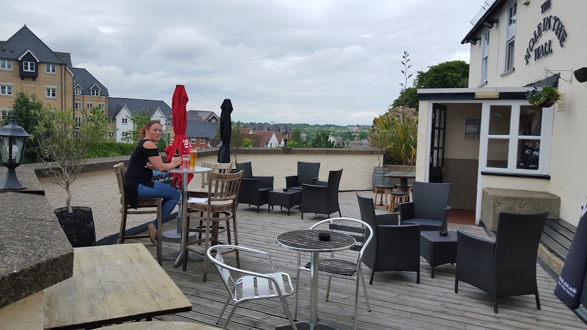 Hole in the Wall — photo 1