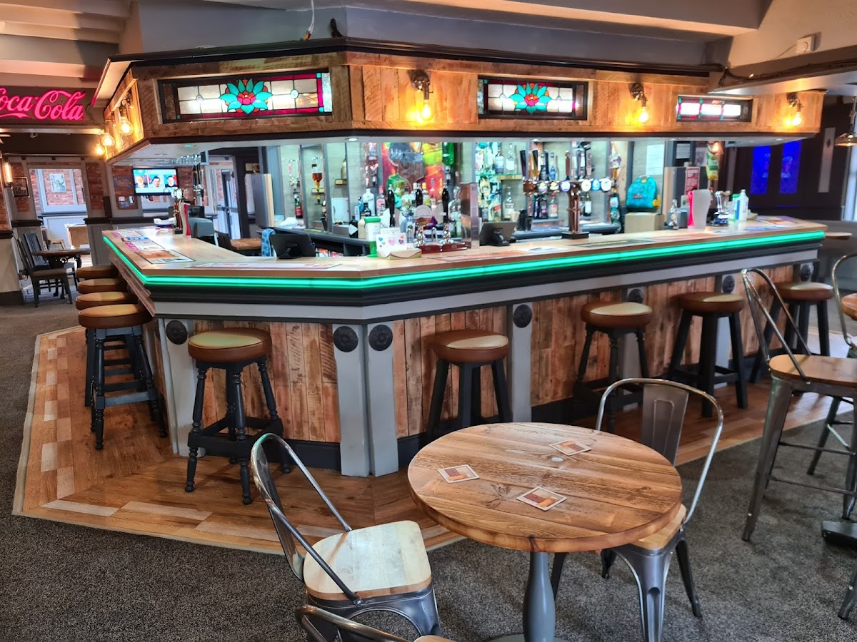 Hulton Arms — photo 1