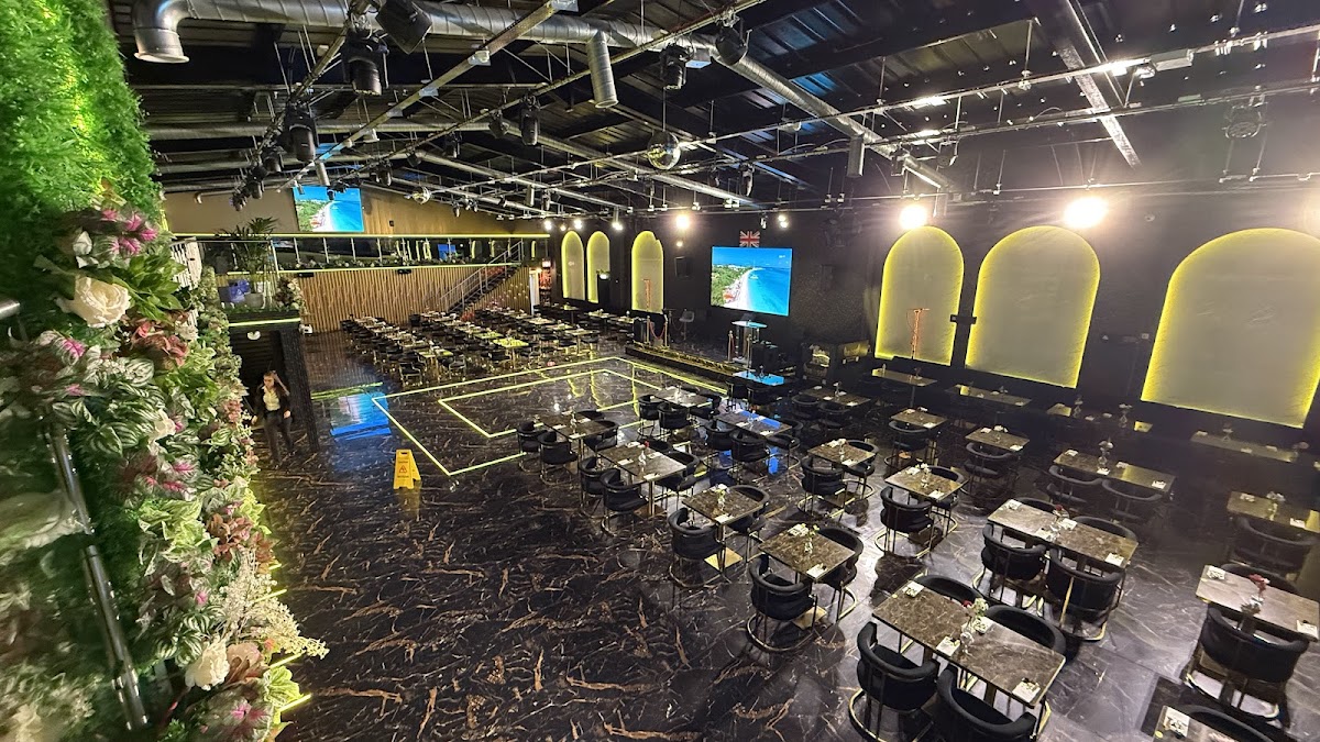 i Boss Lounge Shisha, Restaurant, Bar, and Live Music — photo 1