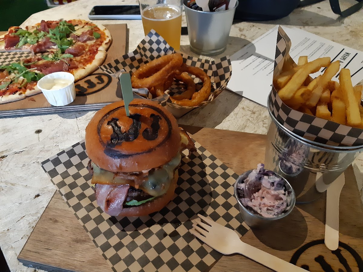 Joe Joe Jim's Bar — photo 2