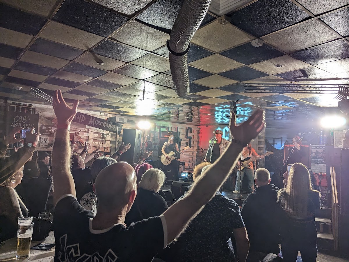 Joe Joe Jim's Bar — photo 4