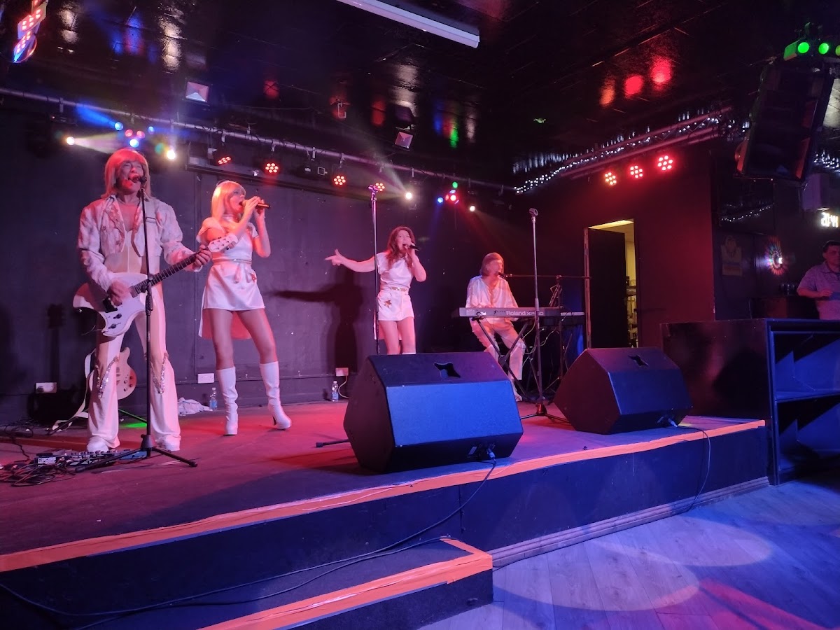 Jollees Cabaret Venue — photo 1