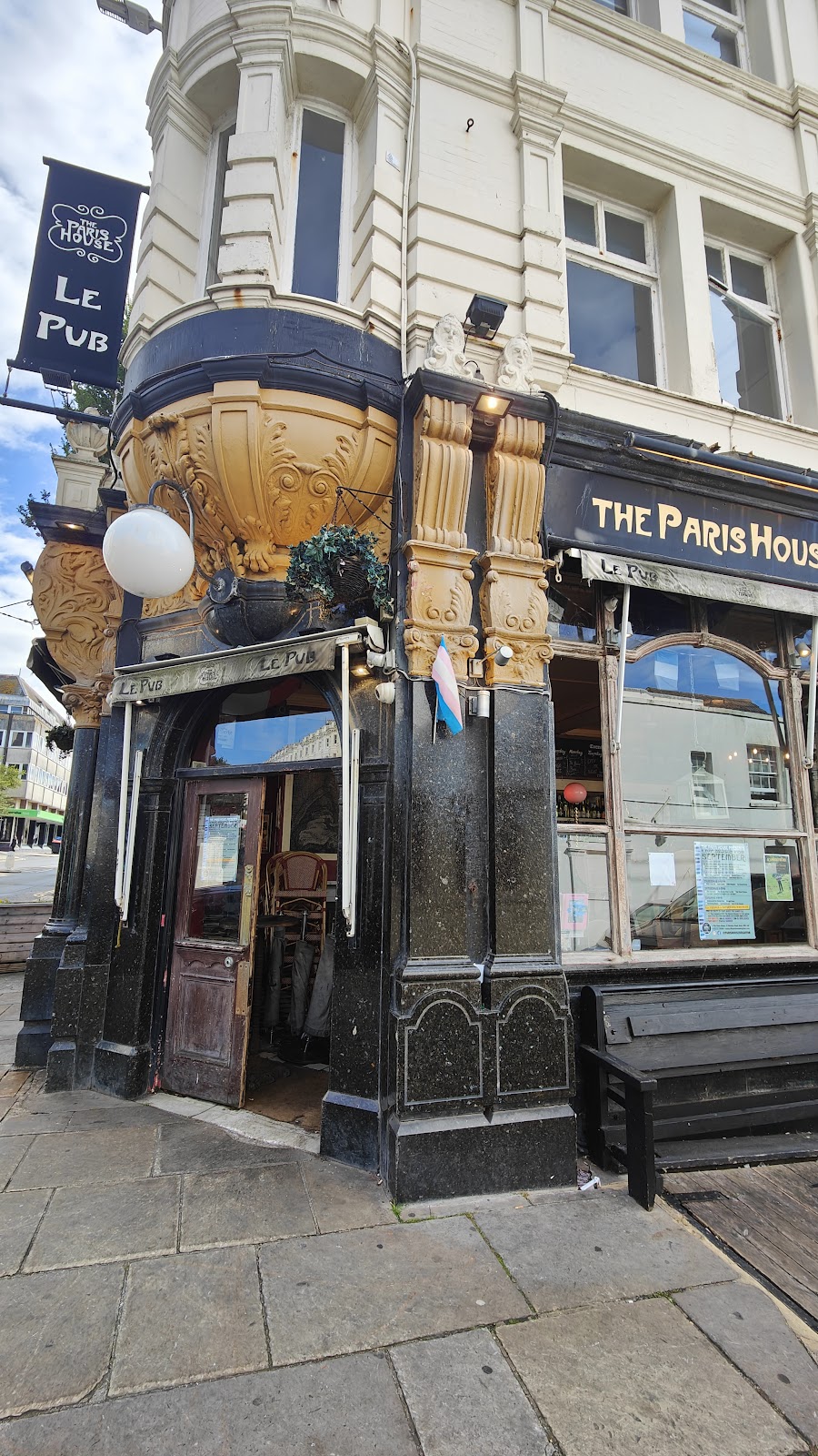 Le Pub (The Paris House) — photo 1