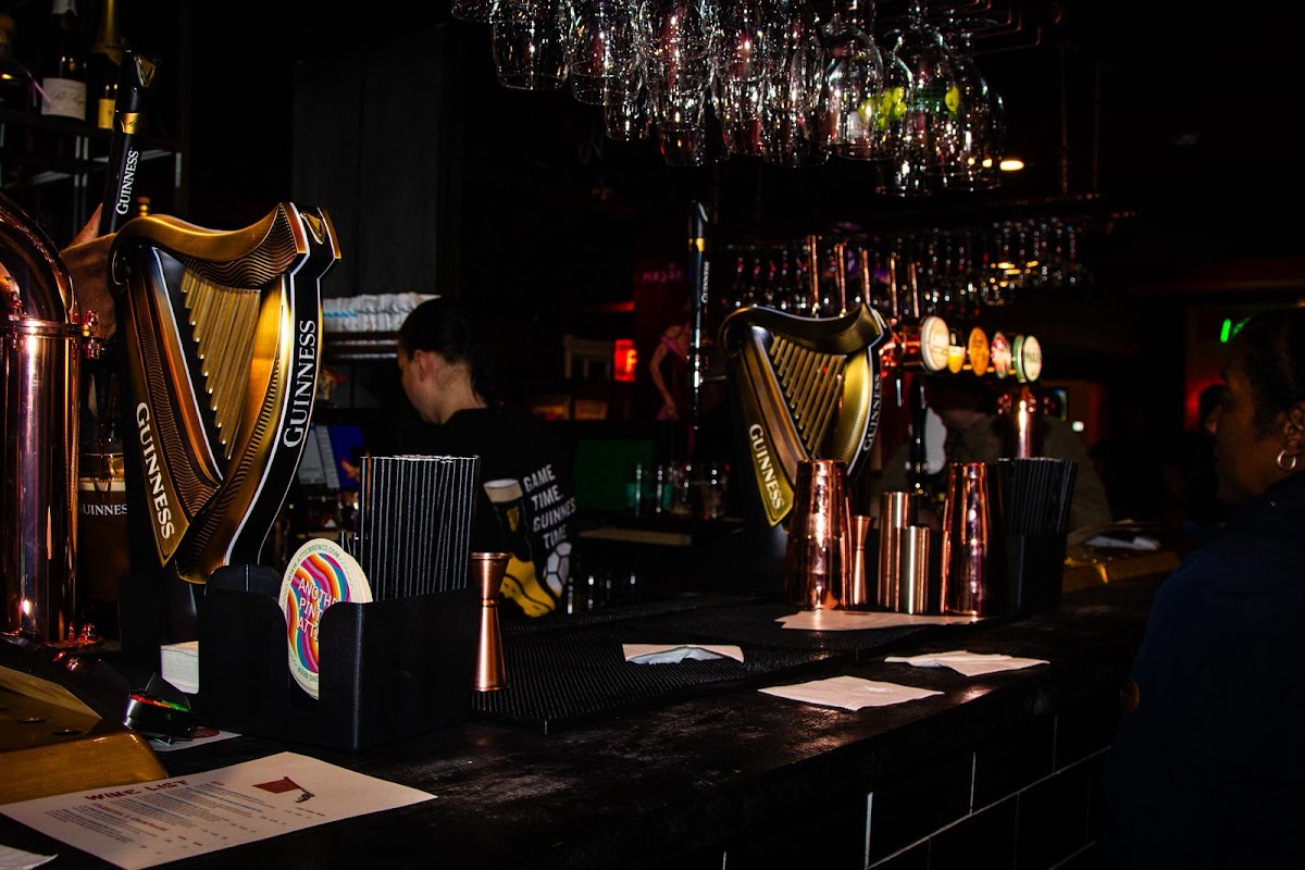 Mason Newman’s Gunmakers Arms — photo 1