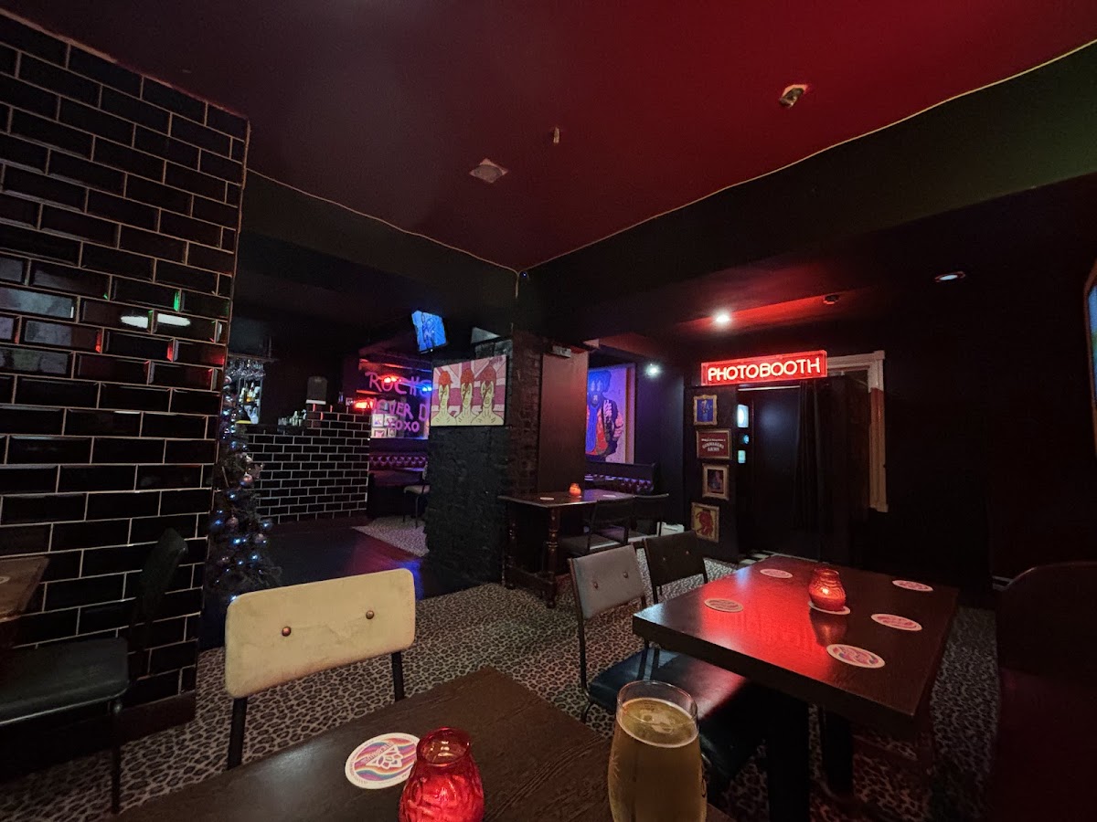 Mason Newman’s Gunmakers Arms — photo 4