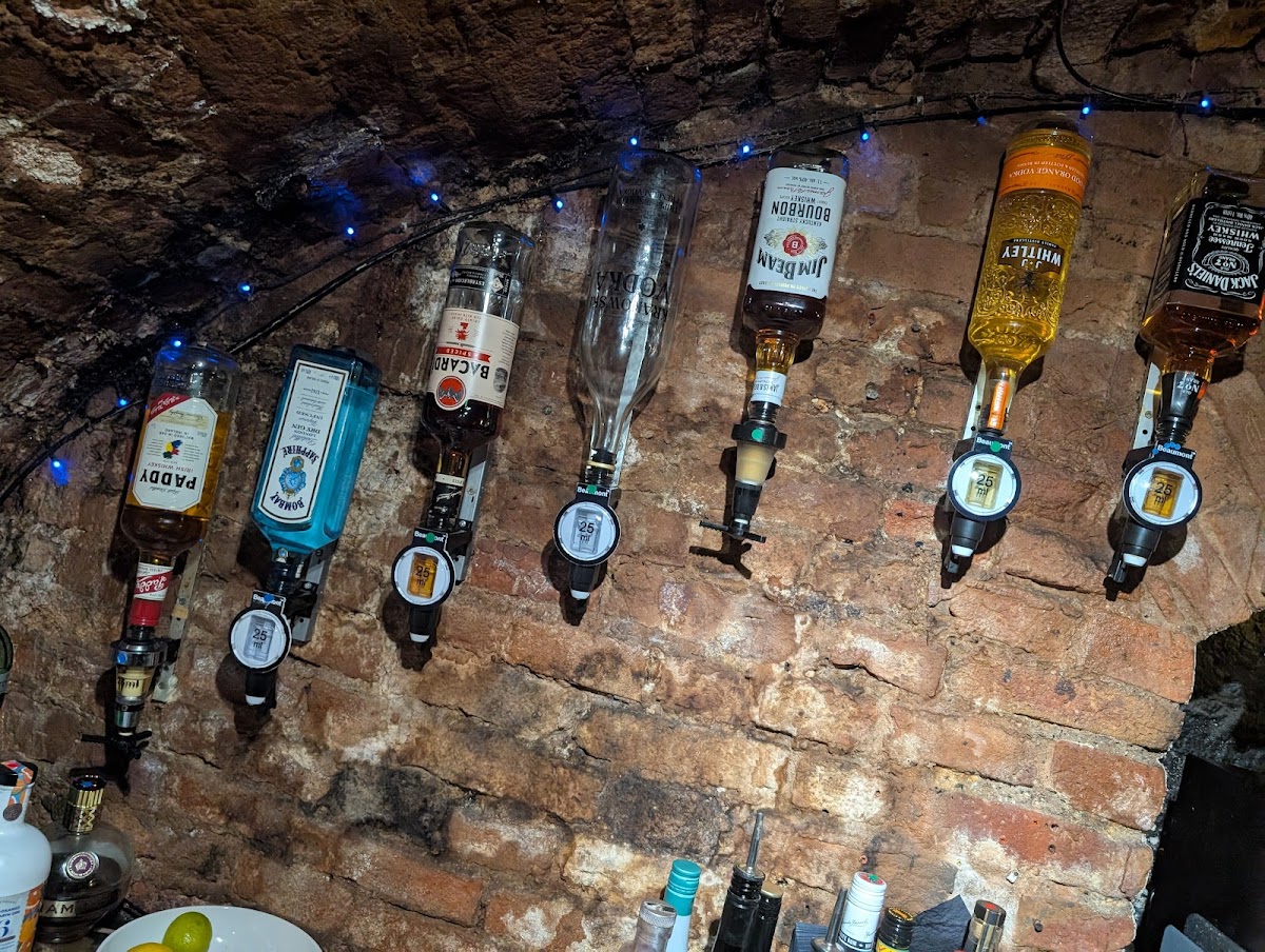 Monroe's Cellar Bar — photo 4