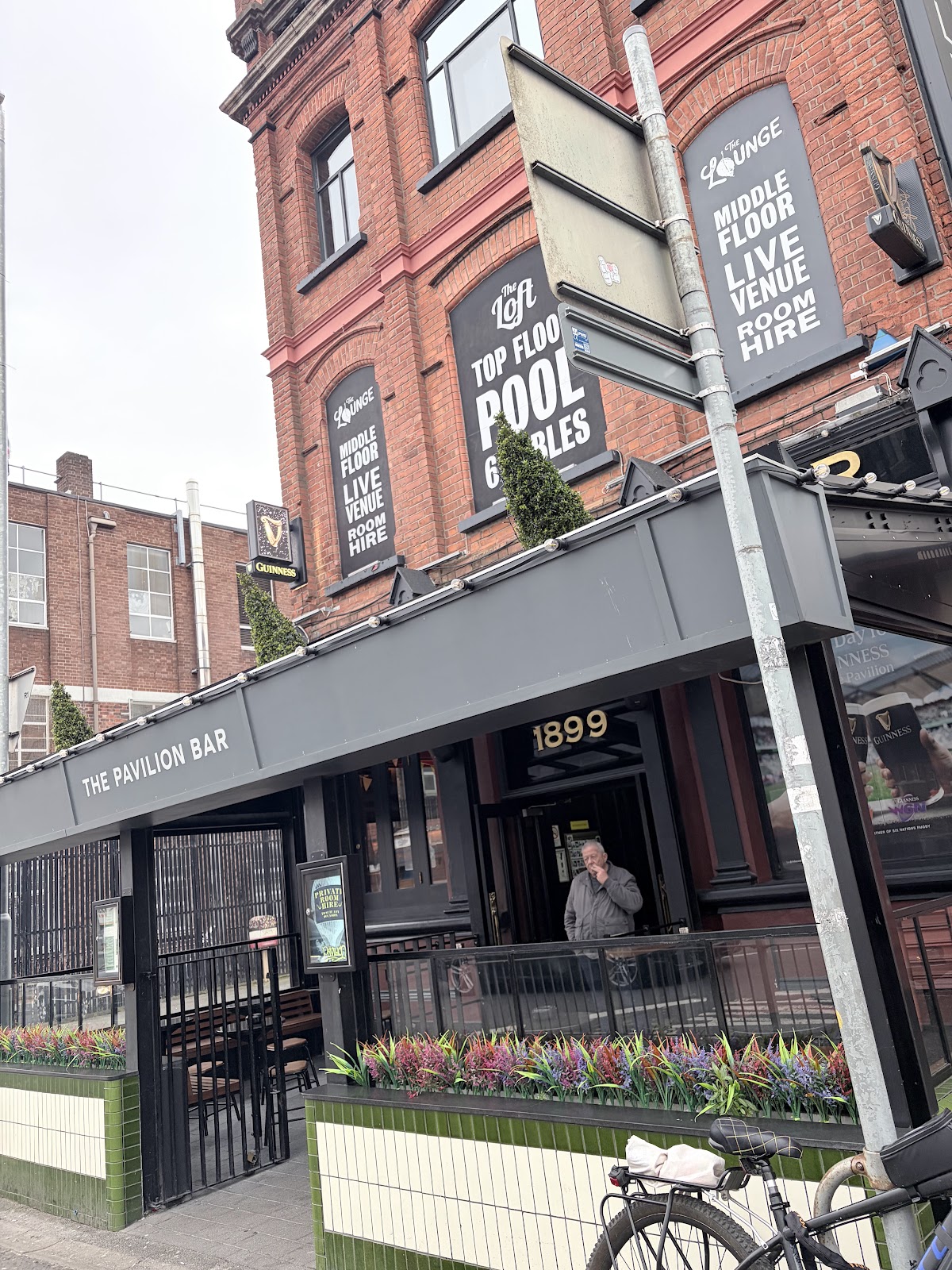 Pavilion Bar — photo 1