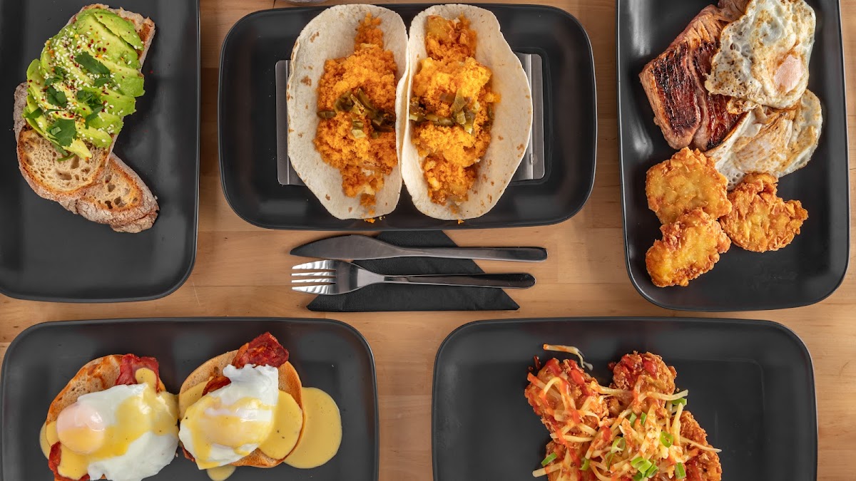 Platform Bar — photo 2