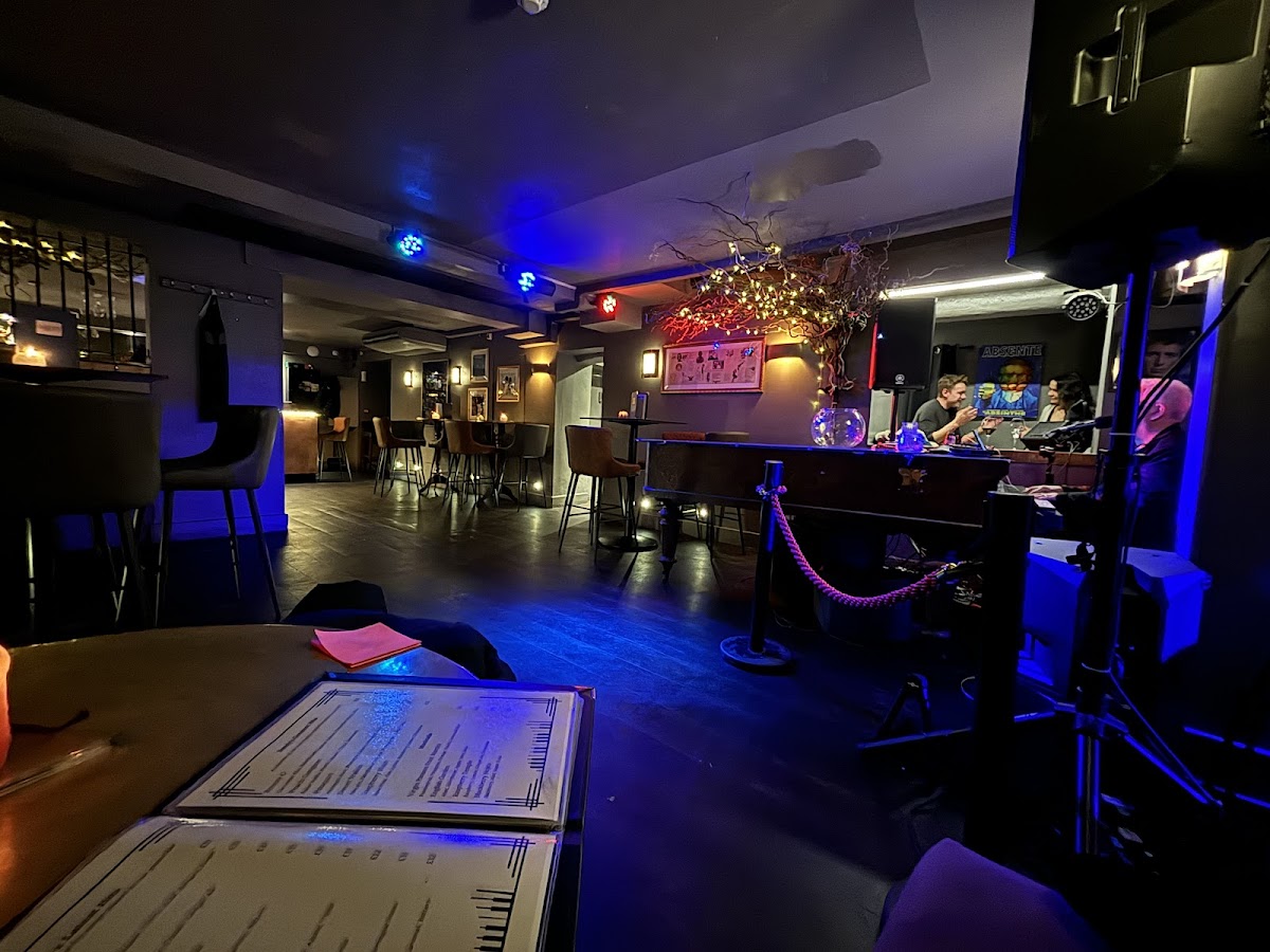 Sandy's Piano Bar — photo 2