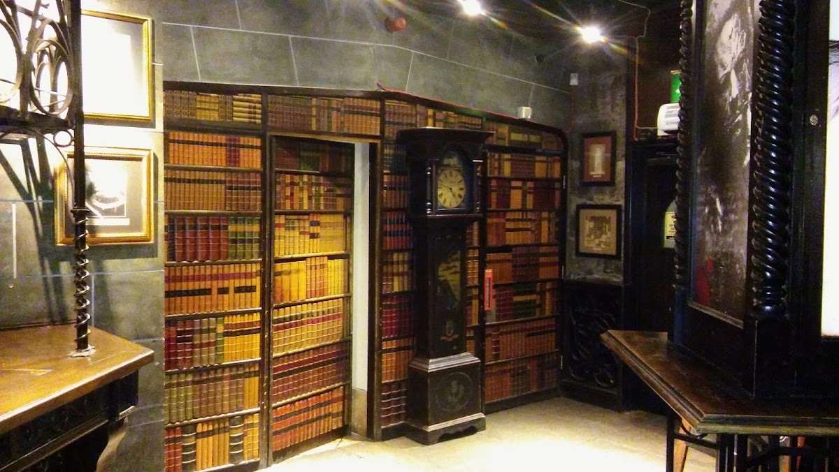 Slains Bar — photo 1