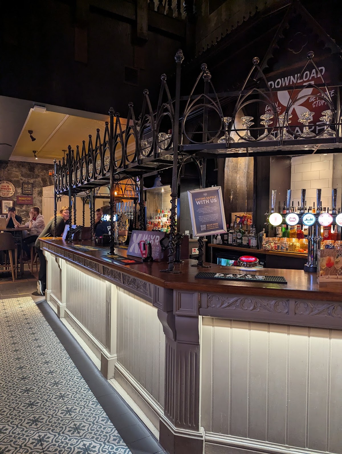 Slains Bar — photo 4