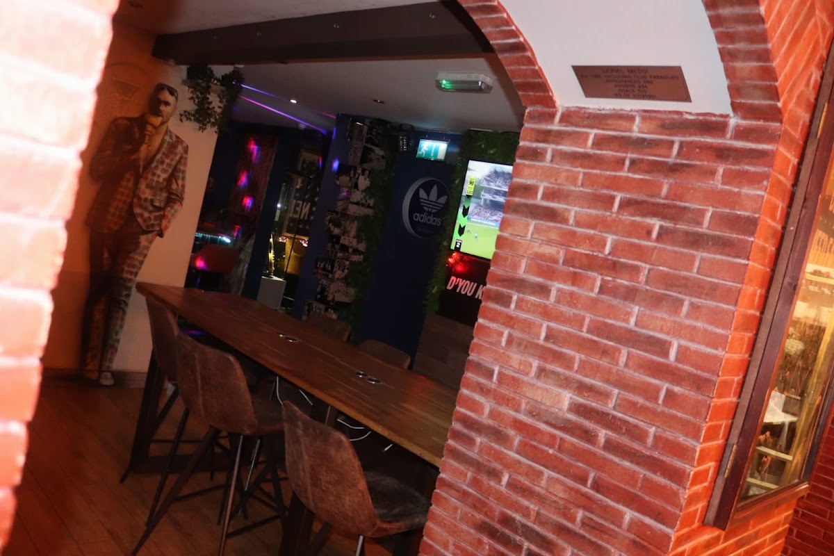 The Definitely Maybe Bar — photo 1