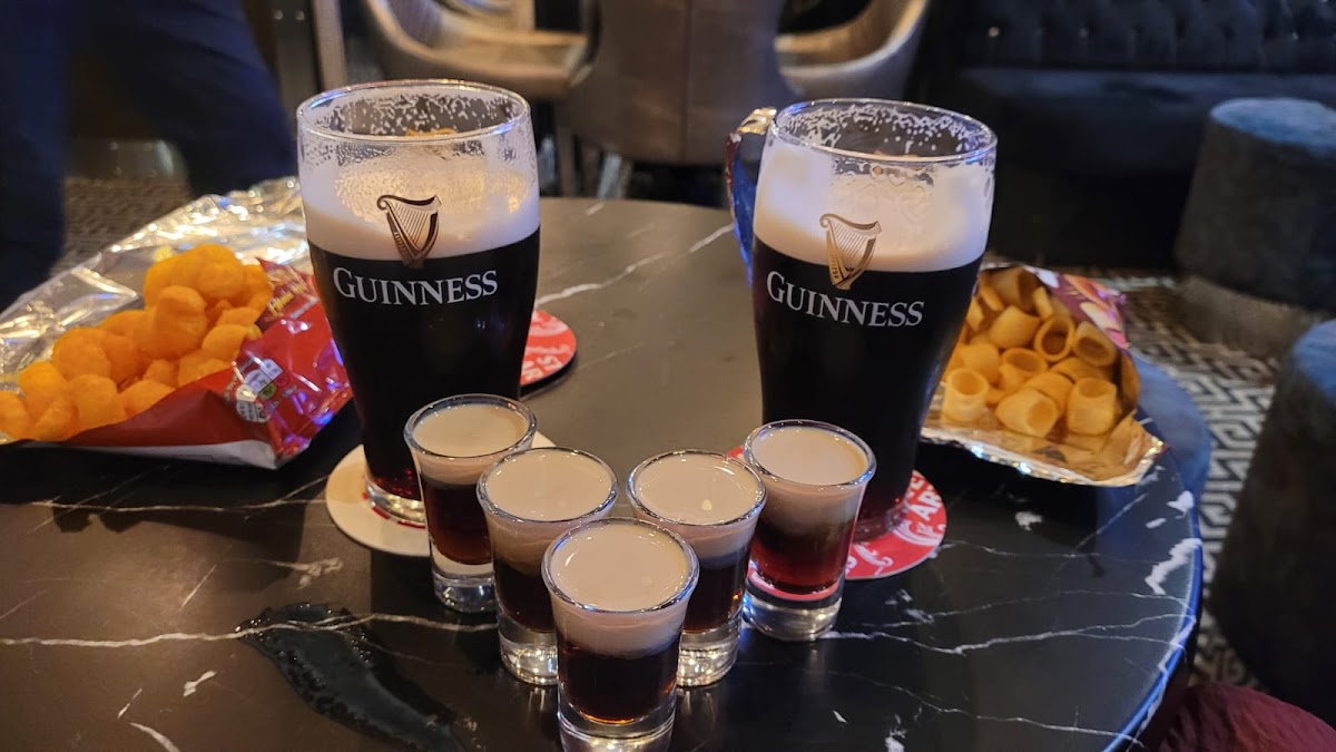 The Feathers Sport & Music Lounge — photo 2