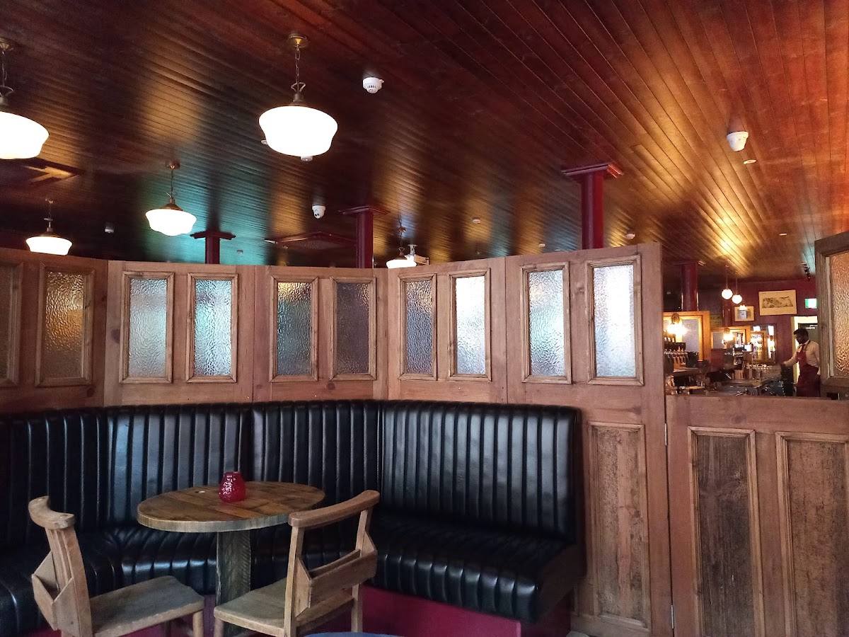 The Linen Hall Bar — photo 2