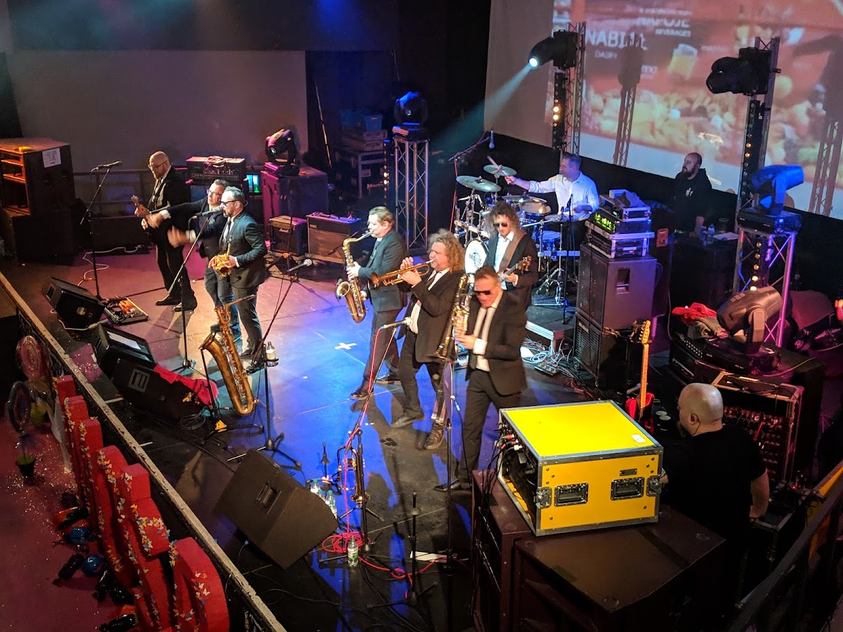 The NEON — photo 2