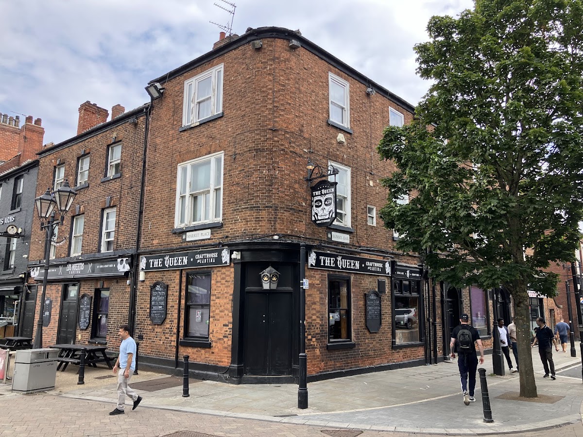 The Queen Crafthouse — photo 4