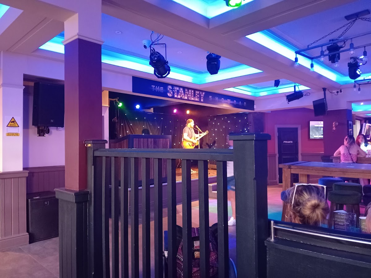 The Stanley Show Bar — photo 4