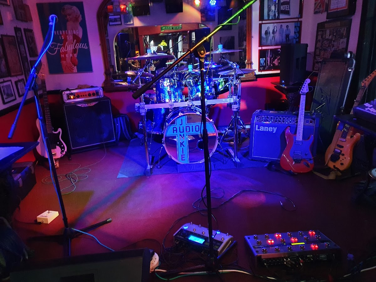 The Walnut Tree Shades — photo 3