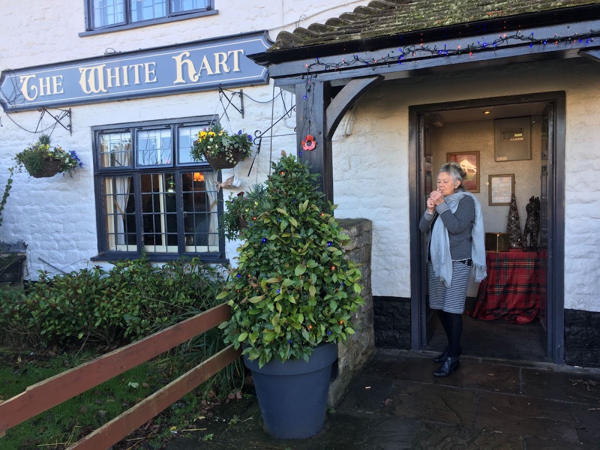 The White Hart, Wroughton — photo 1