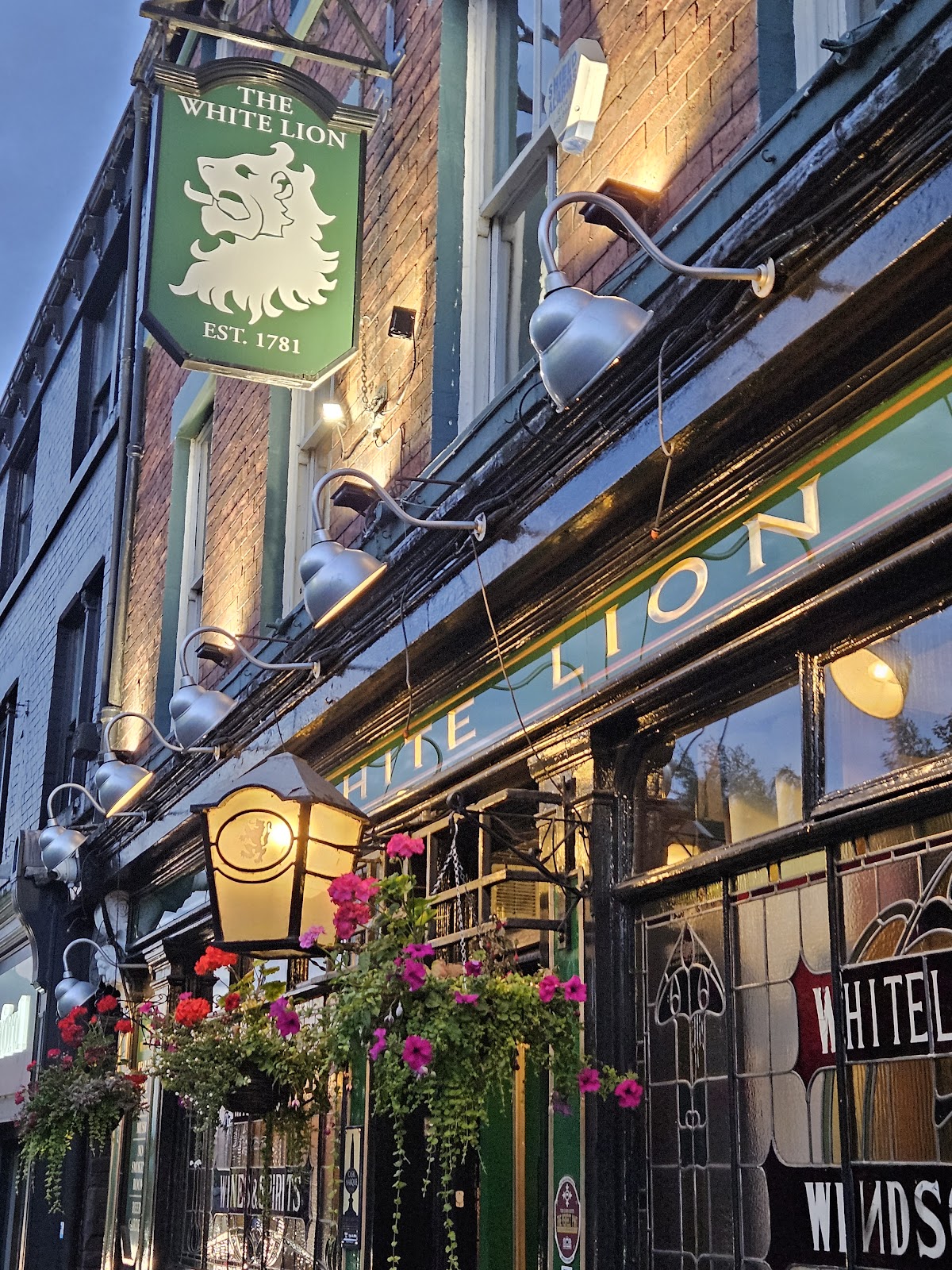 The White Lion — photo 4