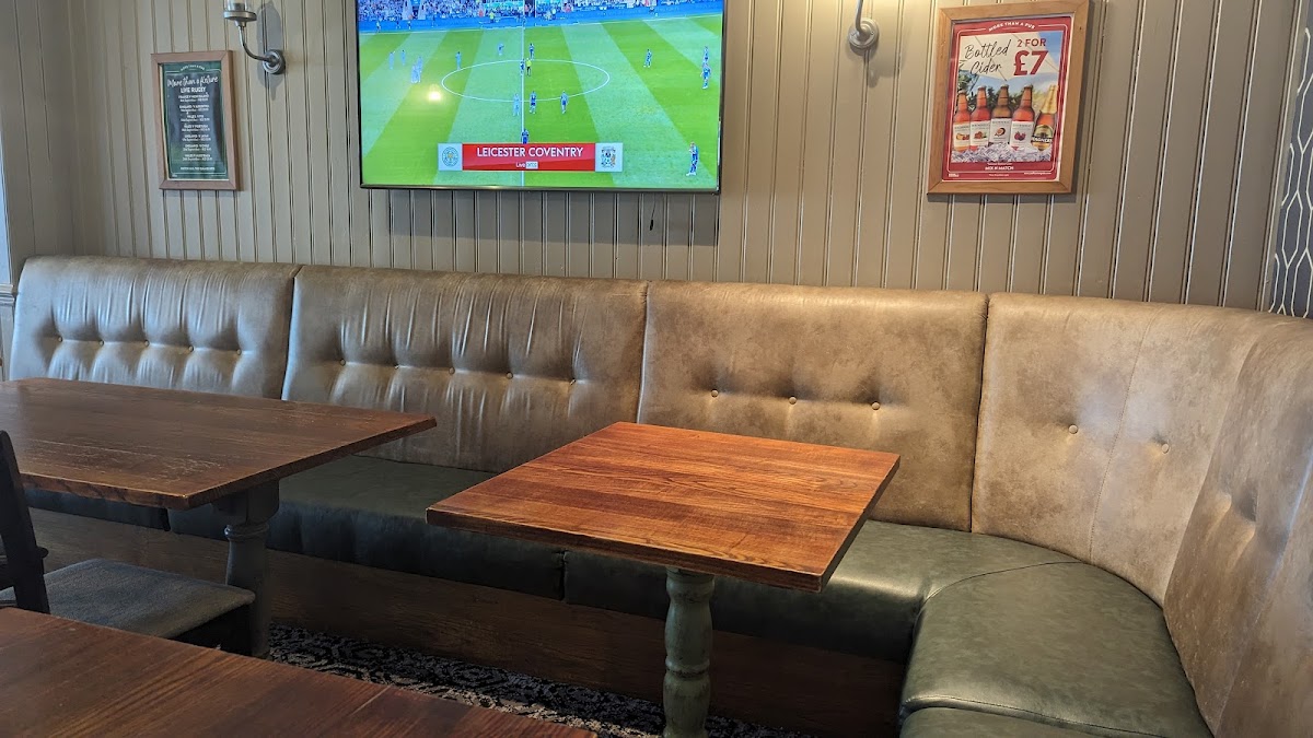 The Wig & Pen — photo 4