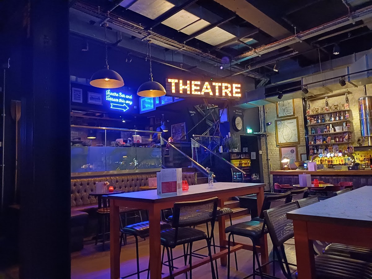 Town and Gown — photo 4