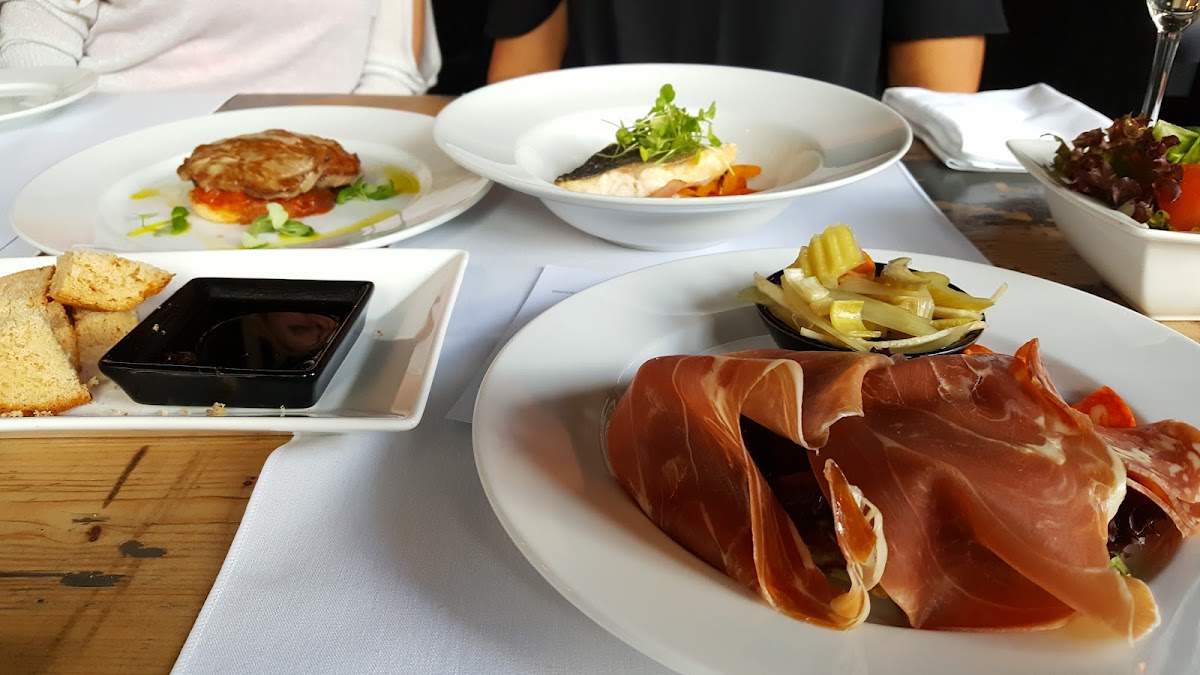 Trippets Lounge Bar — photo 2