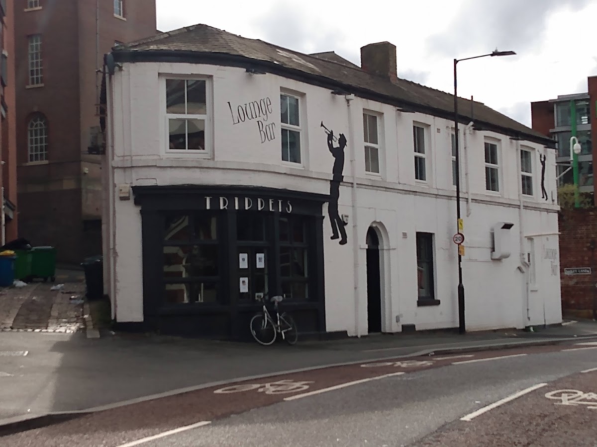 Trippets Lounge Bar — photo 4