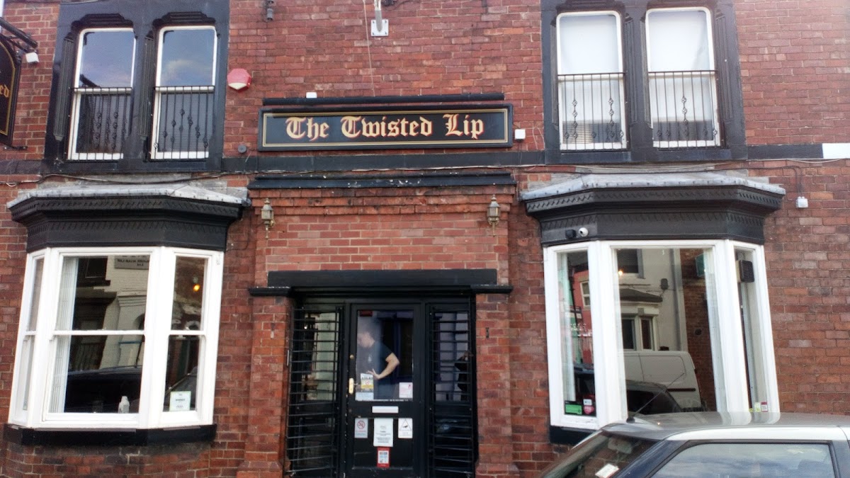 Twisted Lip — photo 1