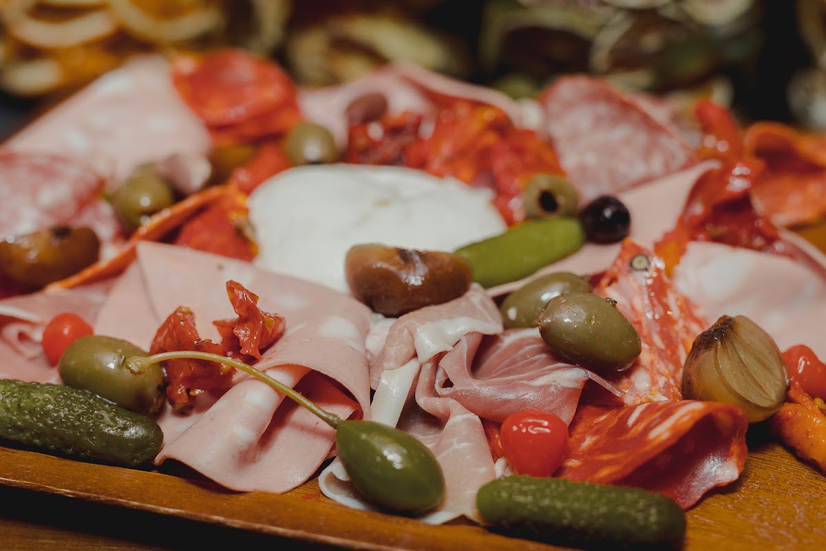 Under the Hammer — photo 2