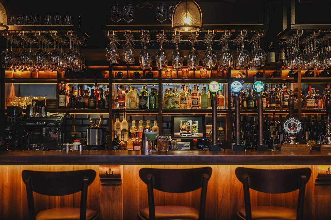 Under the Hammer — photo 3