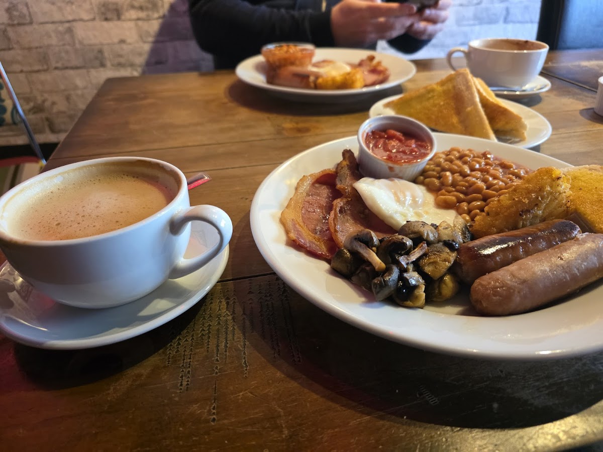 Upstairs at Chas Mann's — photo 3