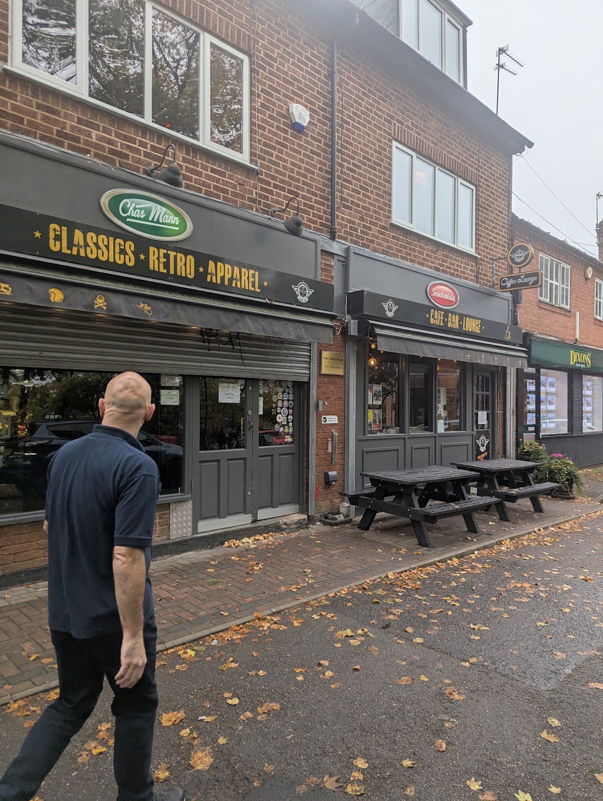 Upstairs at Chas Mann's — photo 4