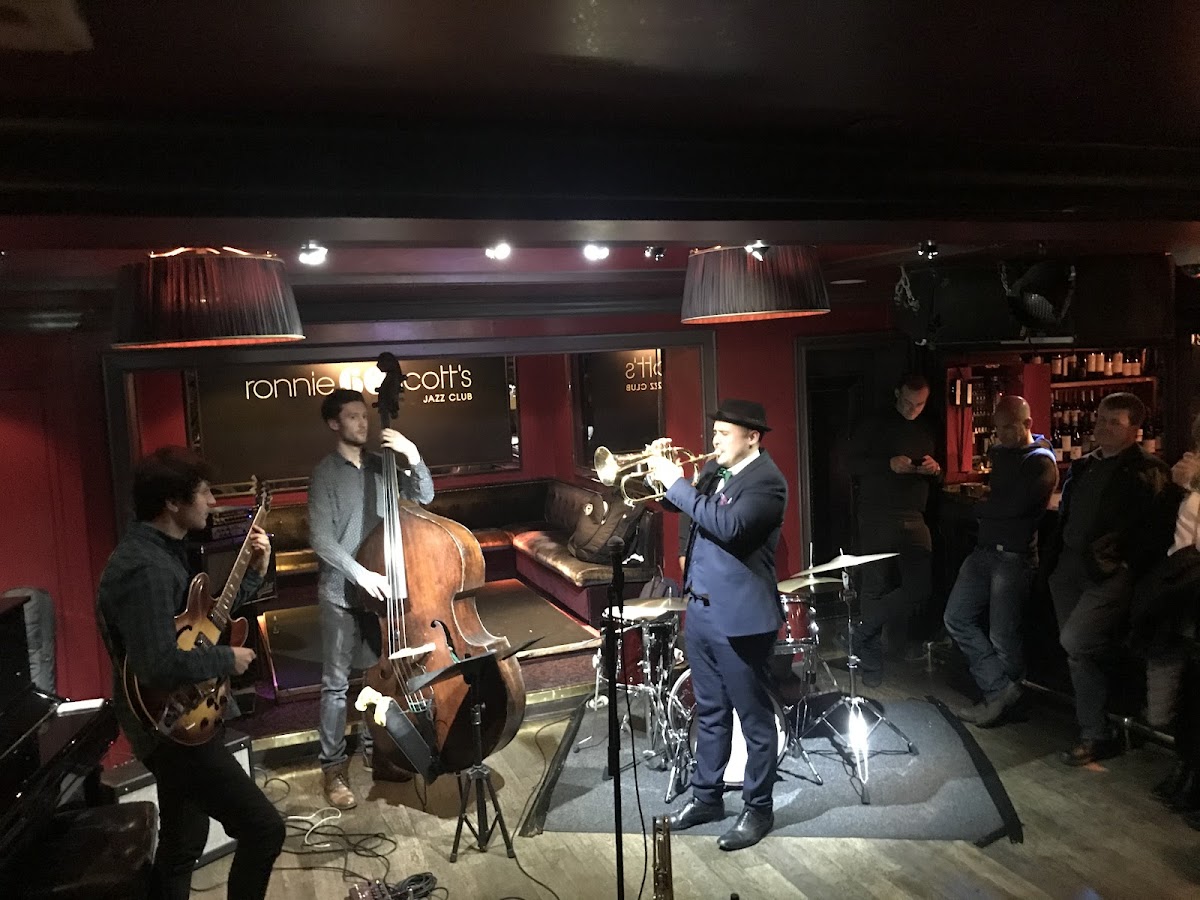 Upstairs at Ronnie's — photo 1