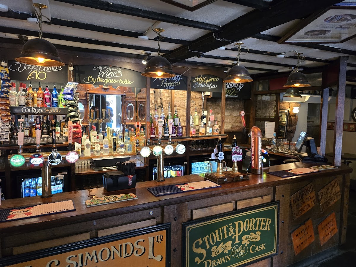 White Hart — photo 1