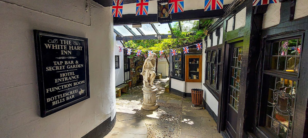 White Hart — photo 3