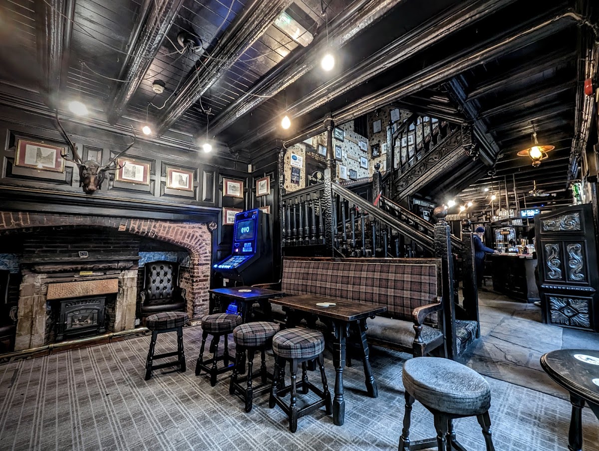 Ye Olde White Harte — photo 1