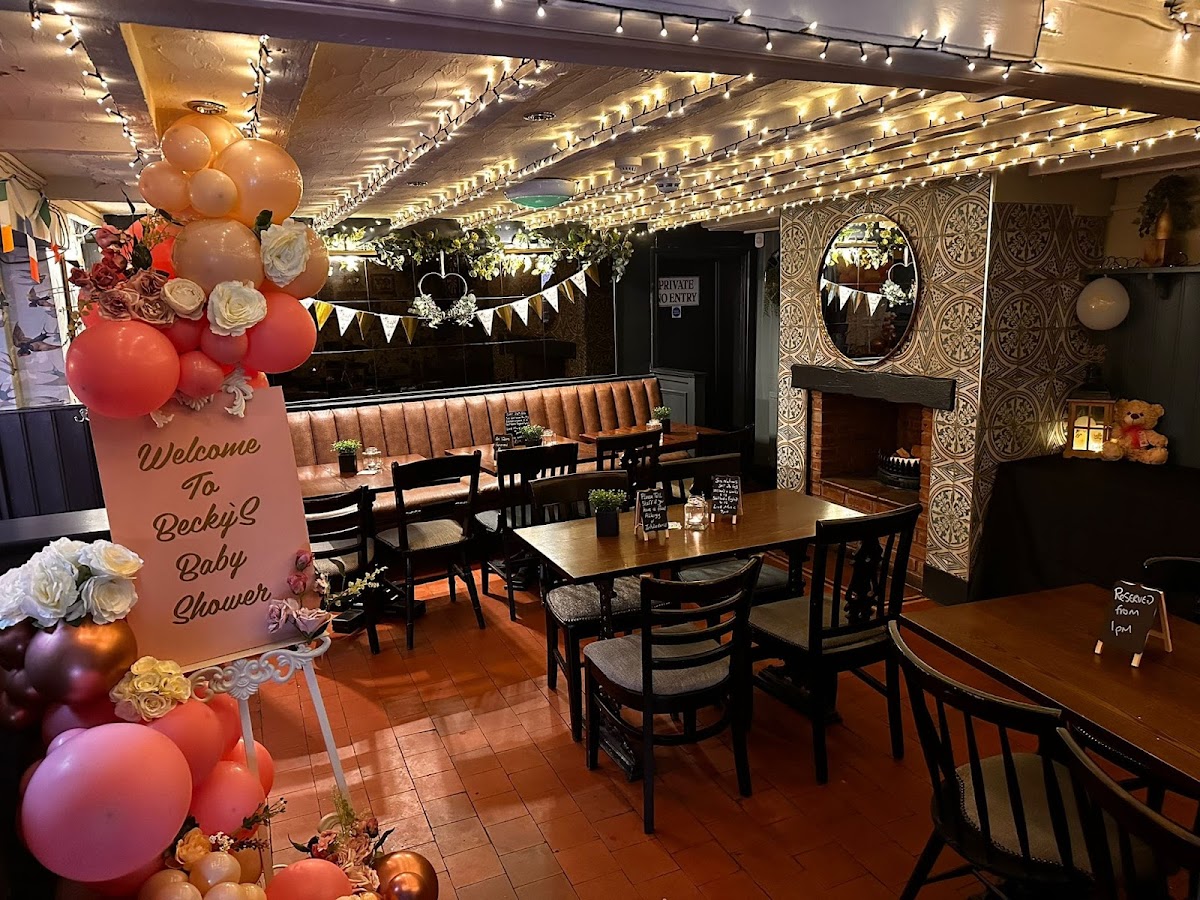 Coach & Horses photo
