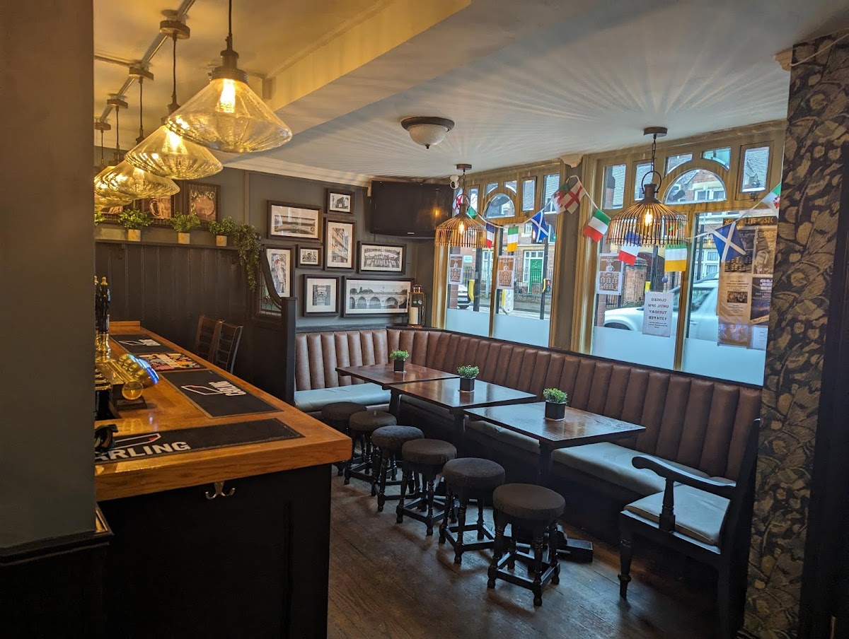 Coach & Horses photo