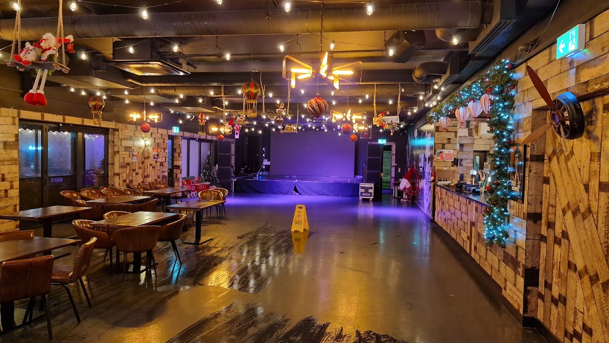 Clwb Crown photo