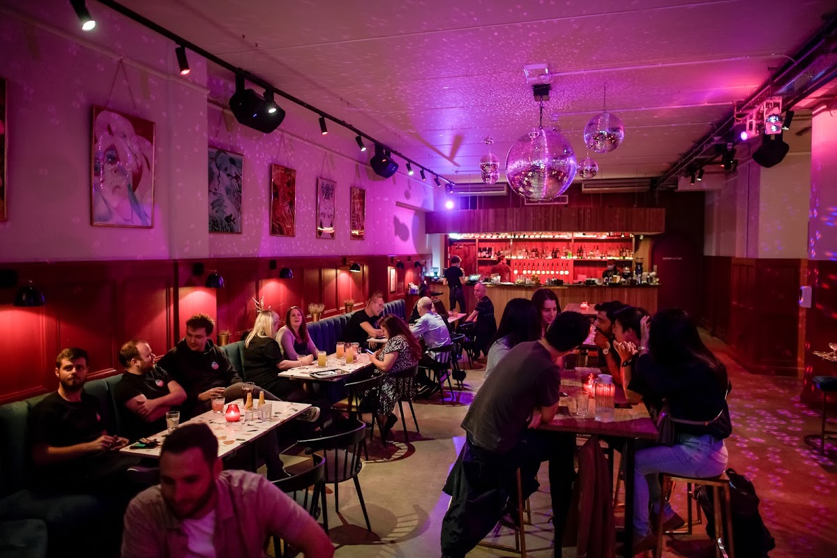Colours Hoxton photo