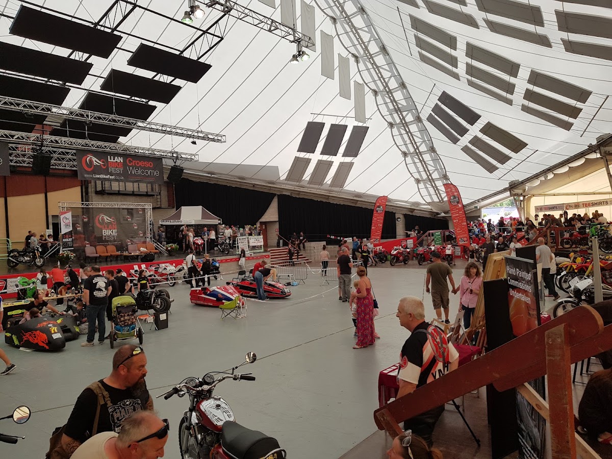 Live at Llangollen, Llangollen Pavilion photo