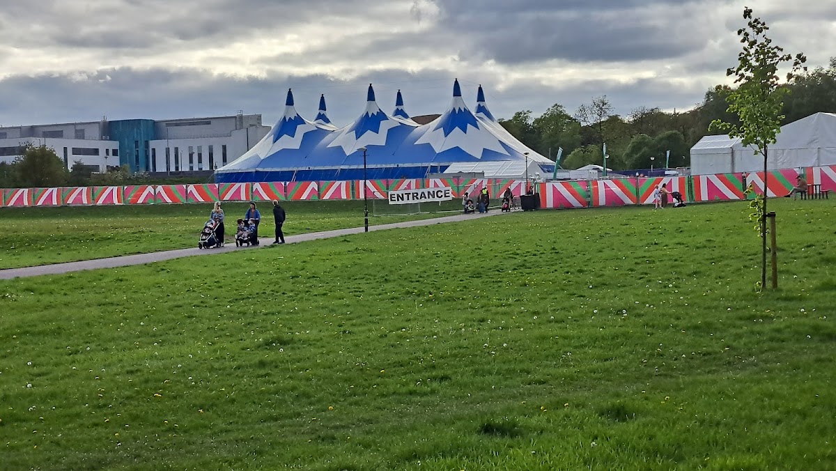 Queen's Park Recreation Ground photo