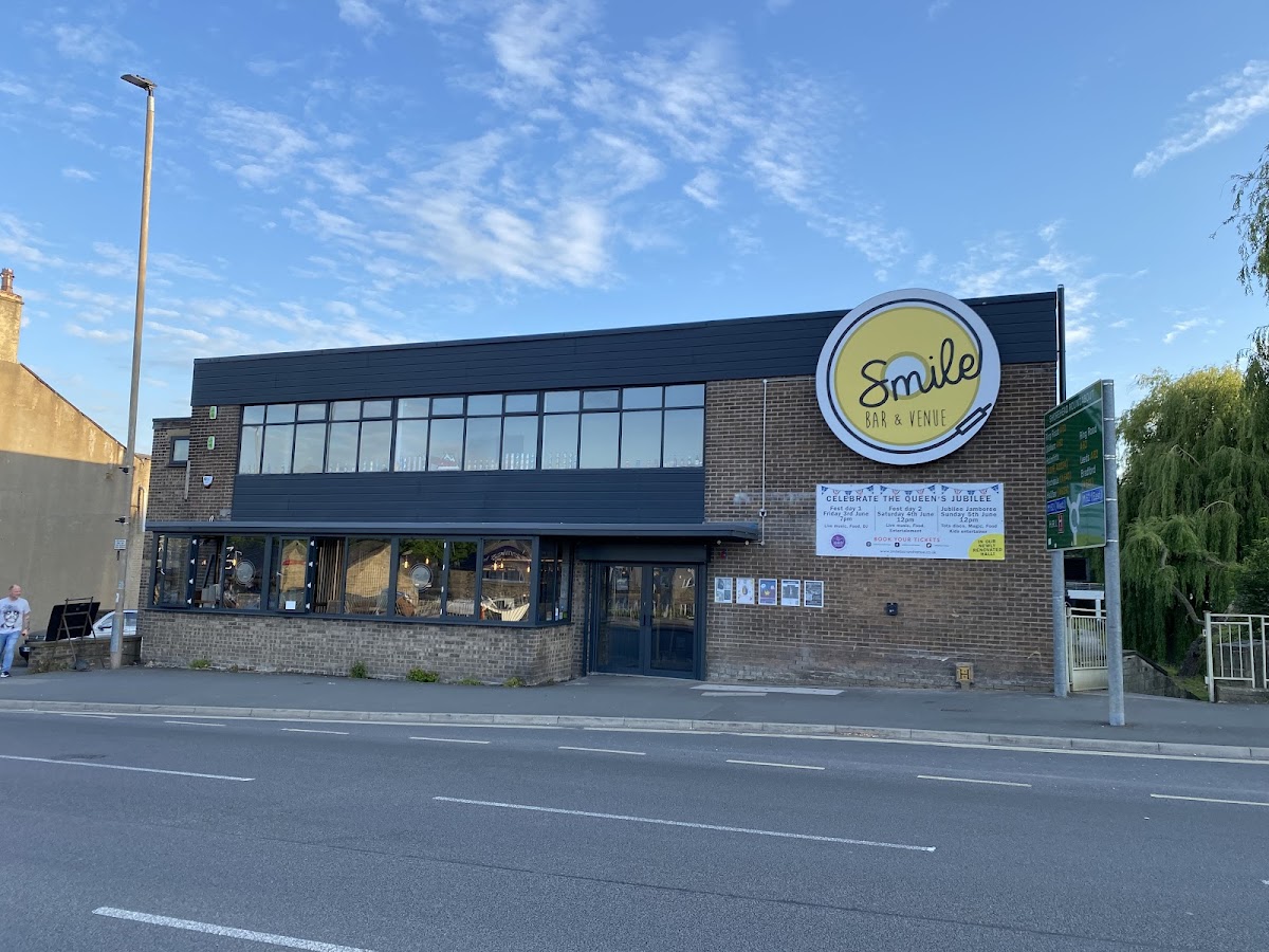 Smile Bar And Venue photo