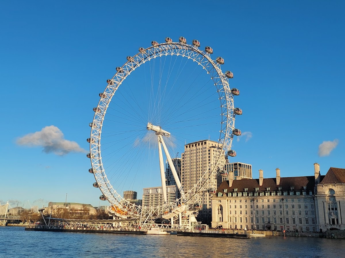 Thames Boat Cruises At Temple Pier photo